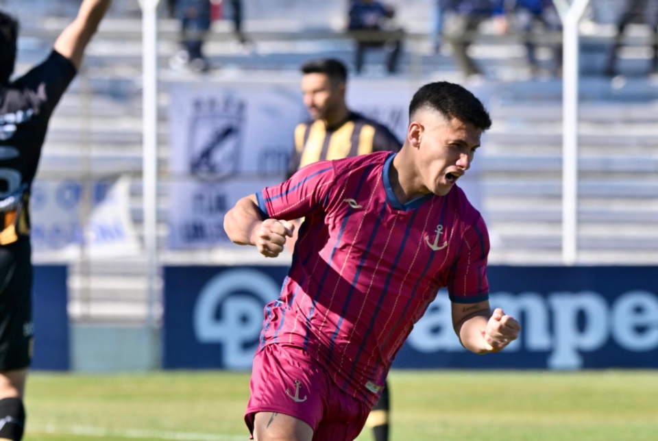 Marcos Giménez estampó el empate de La Banda. Foto: Daniel Feldman/Jornada Medios.