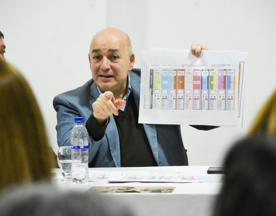 Tullio educa sobre la boleta única. Tendrá camioneta nueva.