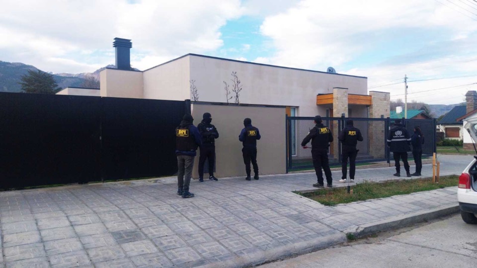 Domicilios de Esquel y Buenos Aires también fueron allanados.