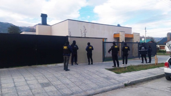 Domicilios de Esquel y Buenos Aires también fueron allanados.