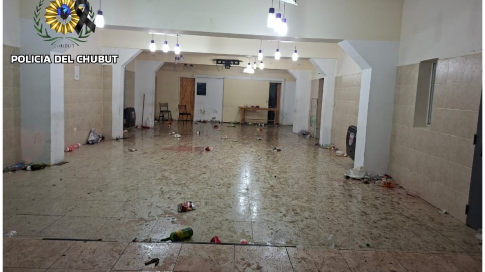 Así quedó el salón de fiestas en donde intervino la Policía.