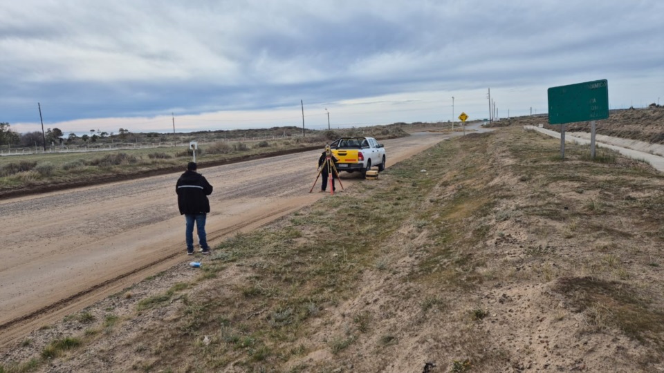 Trabajos de topografía y relevamiento a pleno.