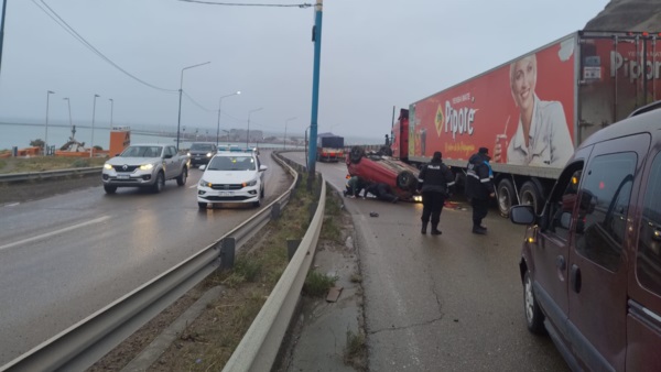 El tránsito quedó interrumpido debido al accidente.