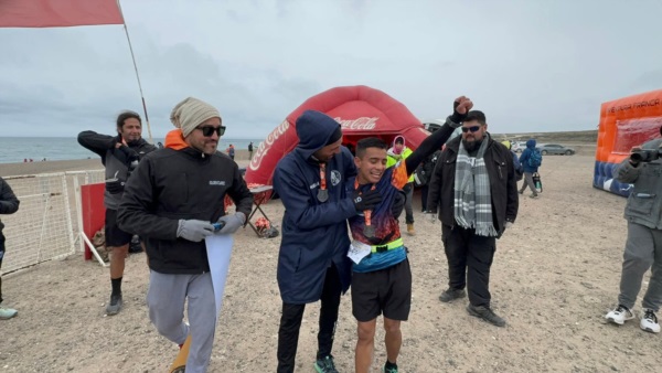 El madrynense Agustín Matamala, ganador de los 26 km junto a Matías Brunetti, primero en los 19 km. Foto: Gustavo Gómez 