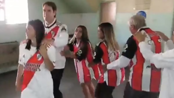 El dìa que Schlenker se casò en el penal de Rawson en marzo de 2022.