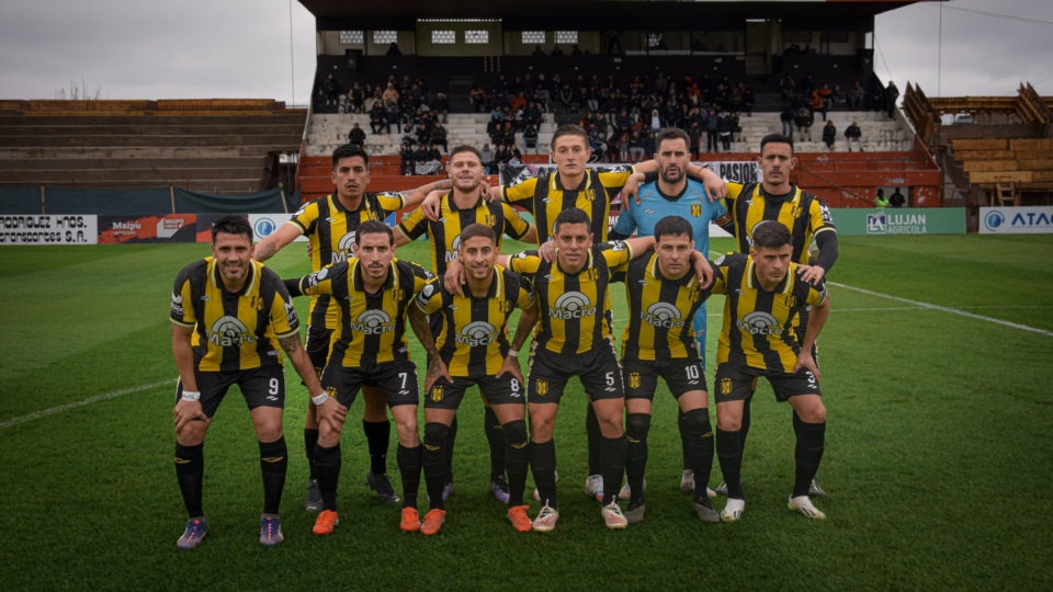 Los once de Madryn para enfrentar a Maipú. Foto: Irina Verdie.