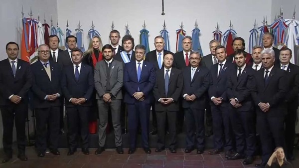 Foto "histórica" del 9 de julio del 2023, en la Casa de Tucumán; hoy, una imagen impensable.