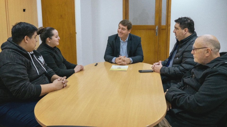 La ONG GRES y el intendente Damián Biss en Rawson.