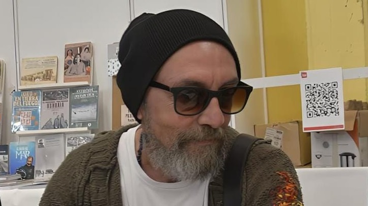 Oscar Labró, diseñador gráfico e ilustrador, reconocido por su trabajo bajo el seudónimo Juan Chavetta.