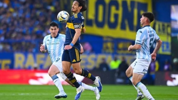 Cavani tuvo dos chances claras que no aprovechó y se fue en el segundo tiempo.