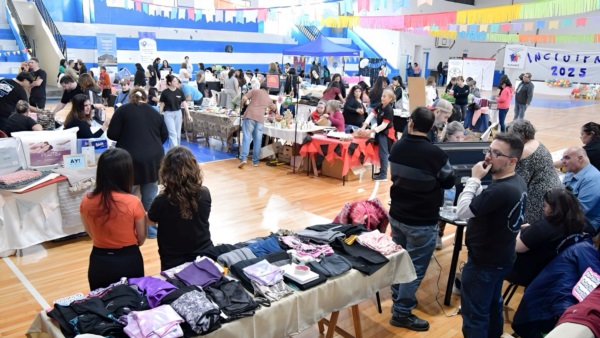 La feria se desarrolló en el gimnasio municipal N° 1.