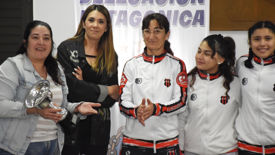 Rocio, Paola y Eva, símbolos del fútbol femenino federado. Foto: Sergio Esparza.