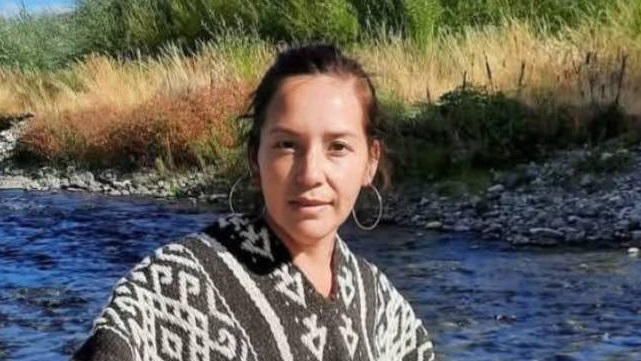 Dora Esther González, reconocida por su labor en el Taller Cultural de Arte Textil Mapuche “Rayén Antú” (Flor de Sol).