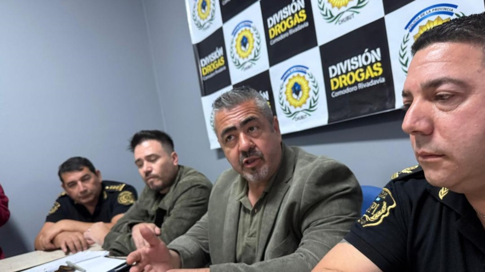El ministro Héctor Iturrioz y el jefe de Policía, Andrés García.