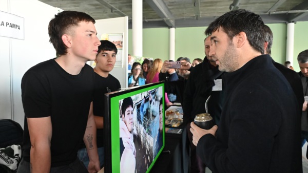 "Nacho" Torres dialogó con jóvenes estudiantes de La Pampa.