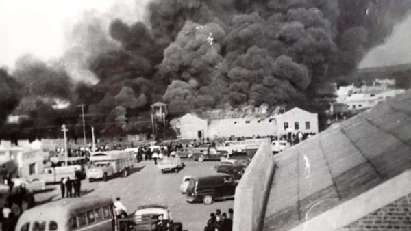 Incendio de los galpones del ferrocarril en Trelew en 1964.
