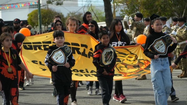 Instituciones deportivas en el evento conmemorativo.
