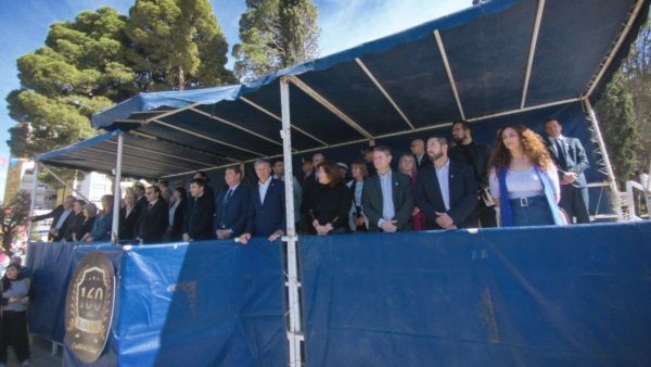 Autoridades presentes en el palco oficial.