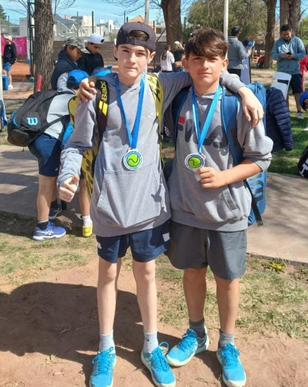 Los campeones del dobles Sub 12, Bautista Sufritti y Lucio Vulcano.