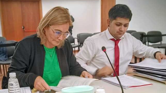 La fiscal jefe Andrea Vázquez y el funcionario Alexis Ubilla. 