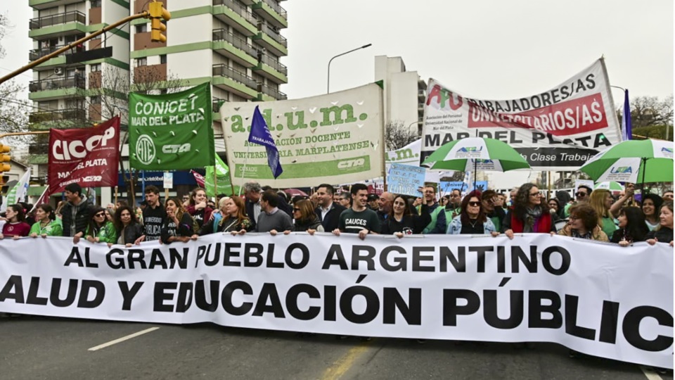 Manifestantes en las calles de CABA.