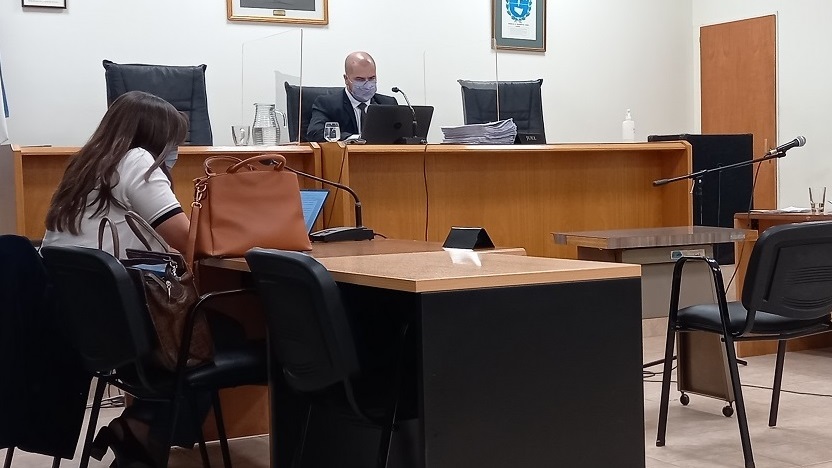El imputado continuará en libertad con medidas sustitutivas.