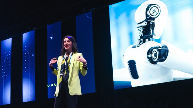 Melina Masnatta, compartirá experiencias sobre cómo la Inteligencia Artificial atraviesa la educación.