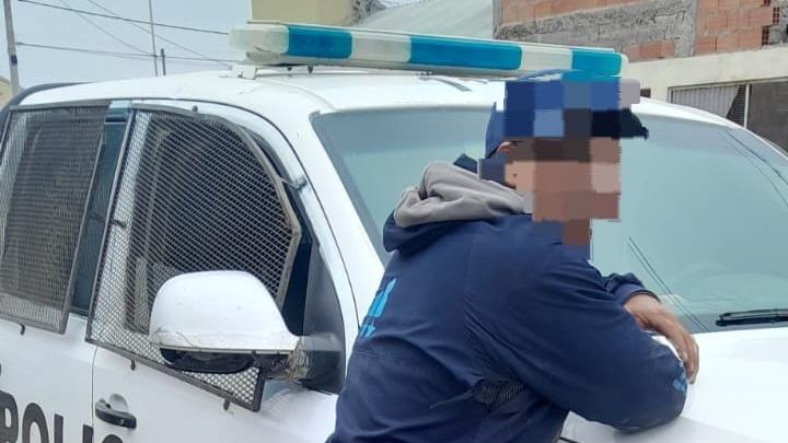 El joven fue aprehendido en plena vía pública.