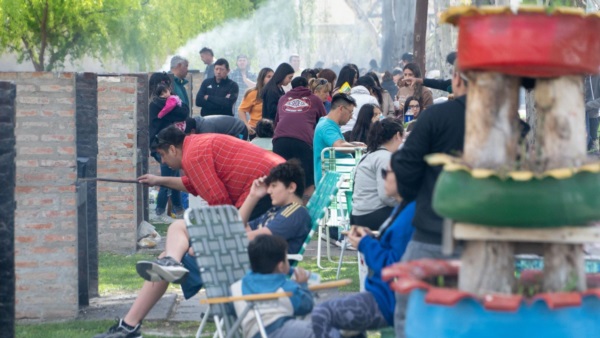 Una gran concurrencia de vecinos en la reapertura del Parque Recreativo.