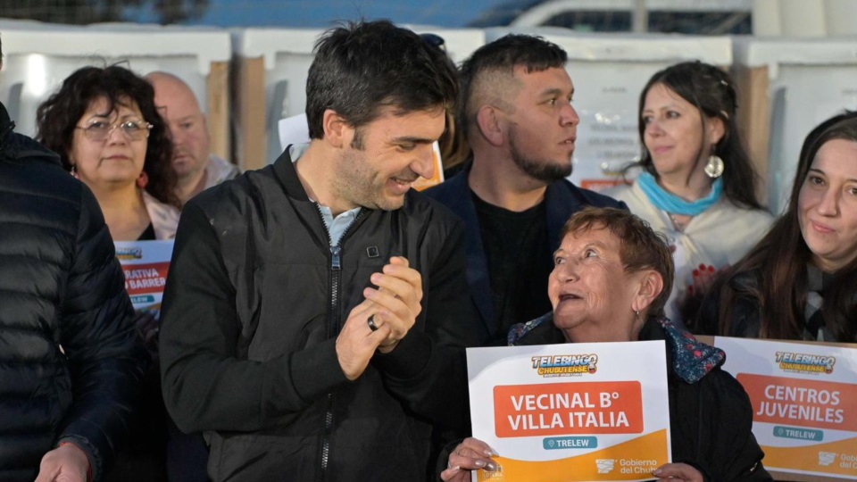 Hubo entrega de bienes sociales a asociaciones vecinales.
