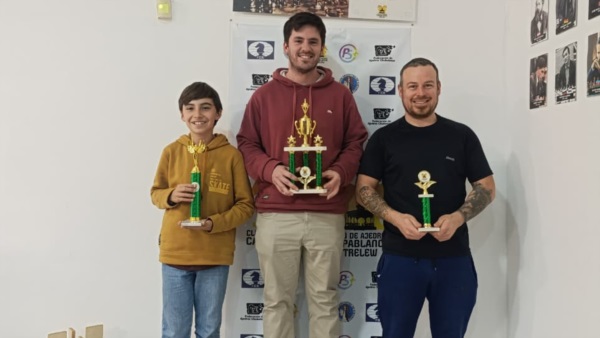 El podio: 1° Crespo, 2° Uzcudun, 3° Pirola.