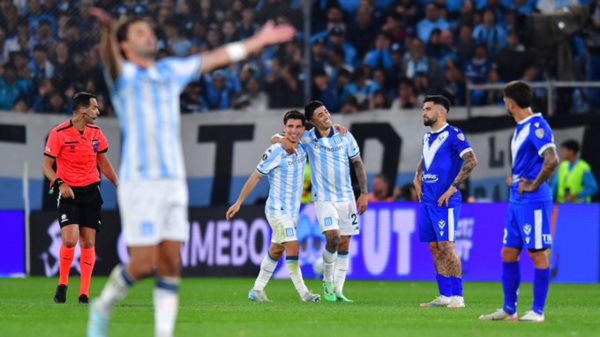 Racing volvió a vencer a Vélez y clasificó a semifinales de la Libertadores tras 28 años.