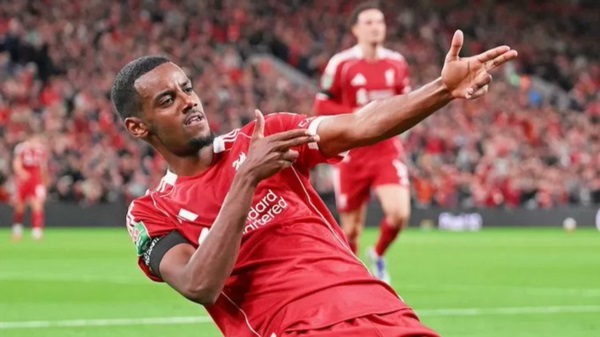 Alexander Isak marca su primer gol con el Liverpool desde su traspaso récord británico por 125 millones de libras.