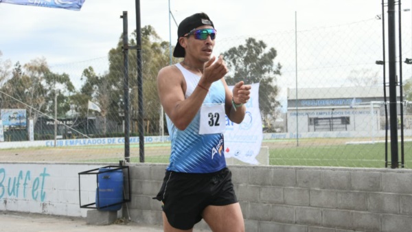 Sebastián Arrative se quedó con una nueva edición de los 21K del SEC. (Fotos: Norman Evans/Jornada).