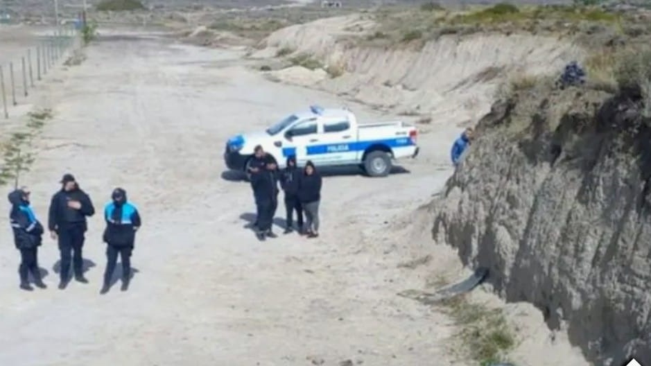 Personal policial luego de encontrar sin vida a Enrique Sifuentes.