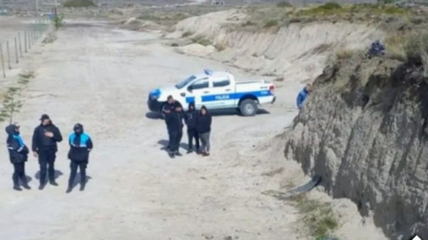 Personal policial luego de encontrar sin vida a Enrique Sifuentes.