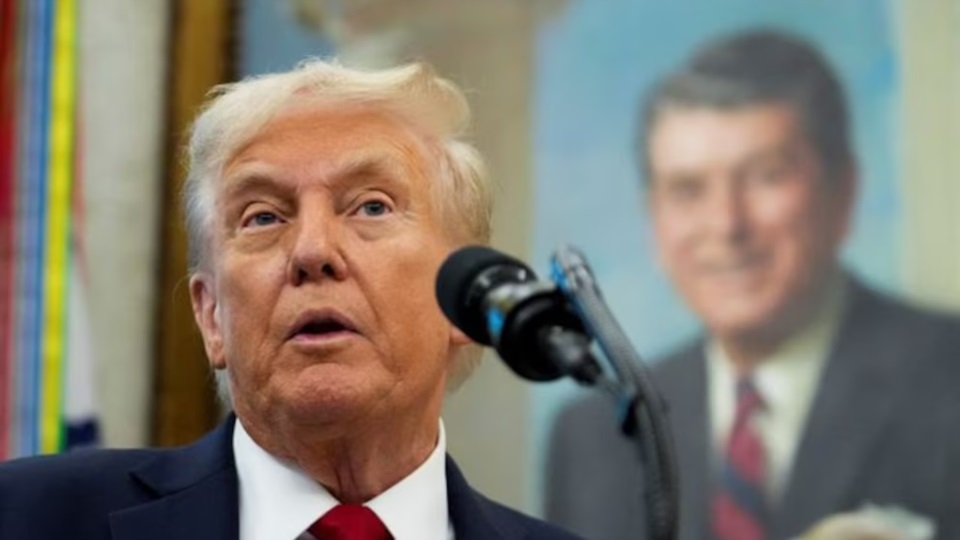 El presidente de Estados Unidos, Donald Trump, en el Despacho Oval de la Casa Blanca este 30 de septiembre de 2025 (REUTERS/Ken Cedeno).