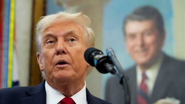 El presidente de Estados Unidos, Donald Trump, en el Despacho Oval de la Casa Blanca este 30 de septiembre de 2025 (REUTERS/Ken Cedeno).