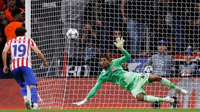 Julián Álvarez convirtió el quinto al picar su penal.