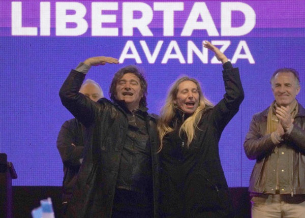 Hermanos en armas. Milei defiende a Karina, a pesar de las evidencias.