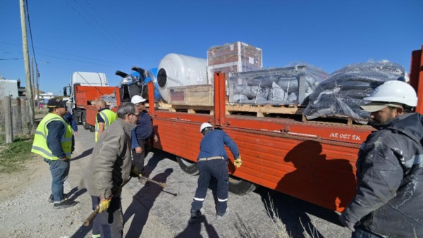 Los equipos llegando a la futura planta.