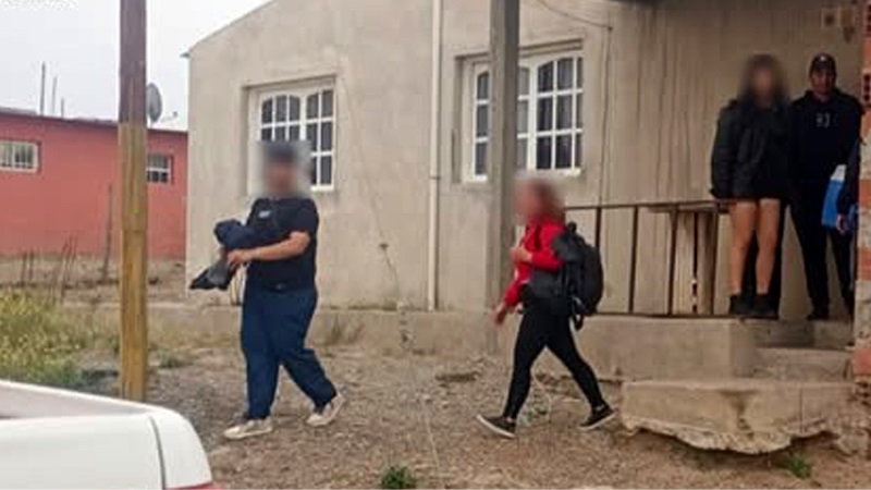 Tras la intervención policial, la treintena de personas que se hallaban en el lugar, se retiraron.