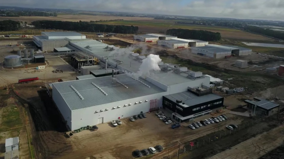 Tras instalar una megaplanta, una firma estadounidense despedirá a 100 empleados en Munro.
