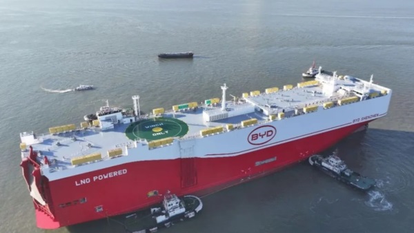 El gigante buque BYD arribará al país con 5.000 vehículos.