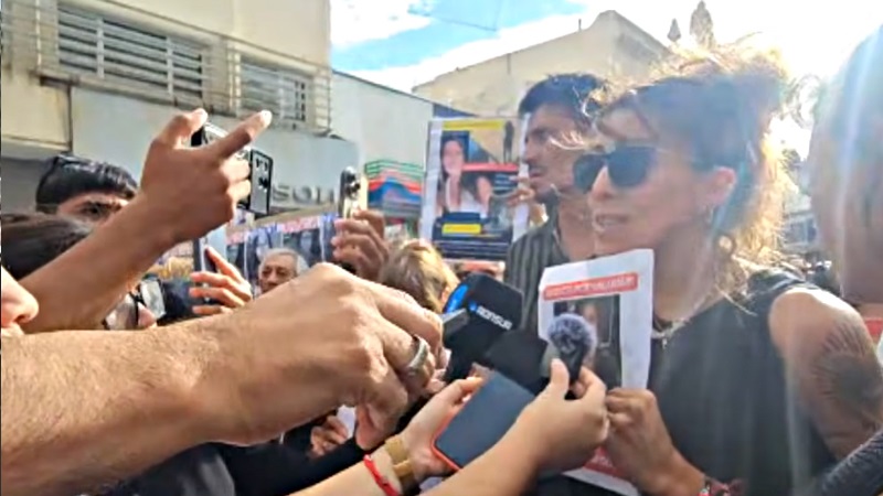 Jessica, hermana de Valeria, habló ante todos.