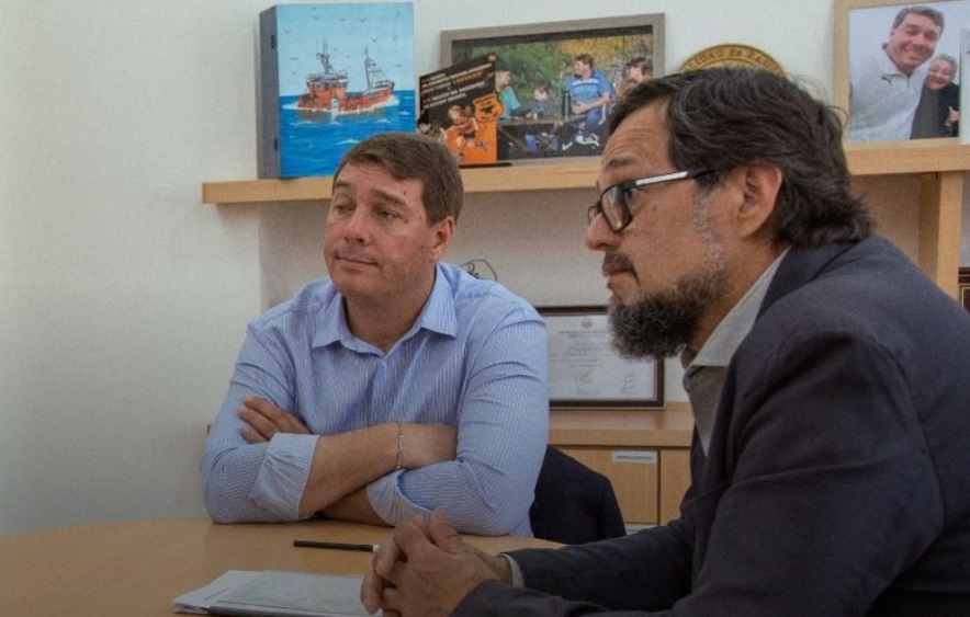 El intendente Biss y su secretario de Gobierno, Ricardo Furci, admiten que no saben dónde está el cuerpo "extraviado".