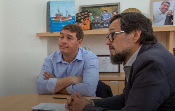 El intendente Biss y su secretario de Gobierno, Ricardo Furci, admiten que no saben dónde está el cuerpo "extraviado".