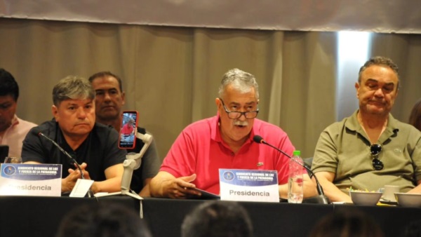 El líder de Luz y Fuerza de la Patagonia, Héctor González dirigiéndose a sus delegados.
