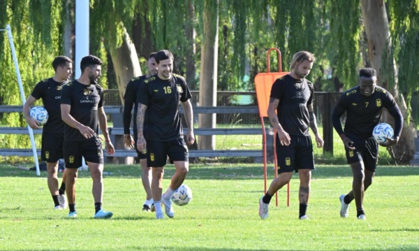 El Aurinegro reliazó movimientos tácticos en Patoruzú. (Fotos: Daniel Feldman/Jornada).
