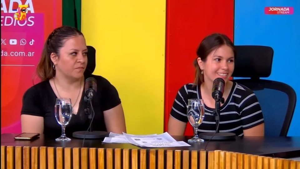 Luciana Altolaguirre y Priscilla Notaro, integrantes del Centro de Estudiantes Lista Azul de la Universidad del Chubut.